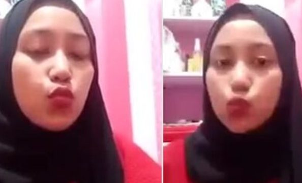 Ukthi Pamer Lubang Memek Untuk Pacar